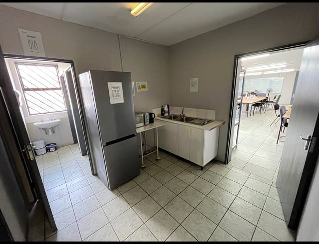 1,040M² WAREHOUSE TO LET IN KILLARNEY GARDENS